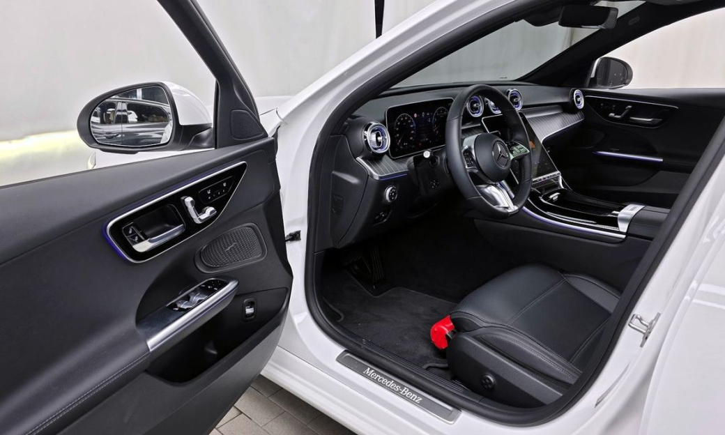 Mercedes-Benz C-Class C200 Avantgarde, 2025