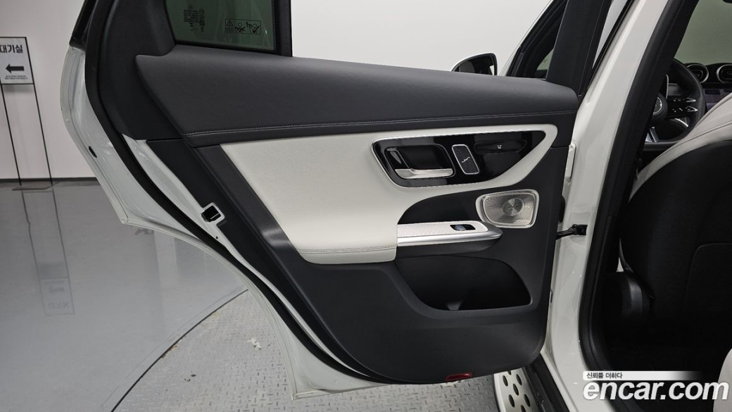Mercedes-Benz GLC-Class GLC300 4MATIC AMG Line, 2024