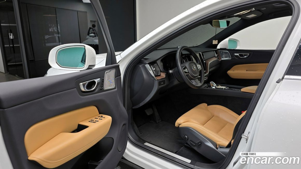 Volvo XC60 B6 Ultimate Bright, 2024