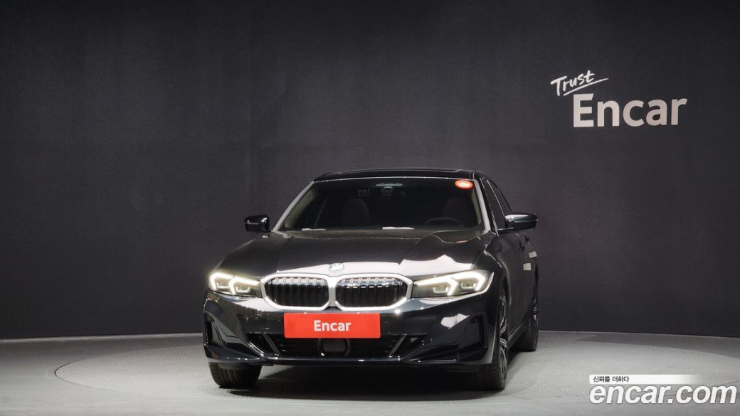 BMW 3-Series 320i, 2025