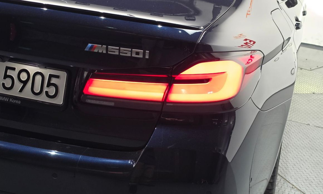 BMW 5-Series M550i xDrive, 2022