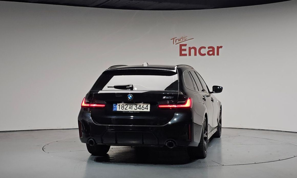 BMW 3-Series 320i Touring M Sports, 2024
