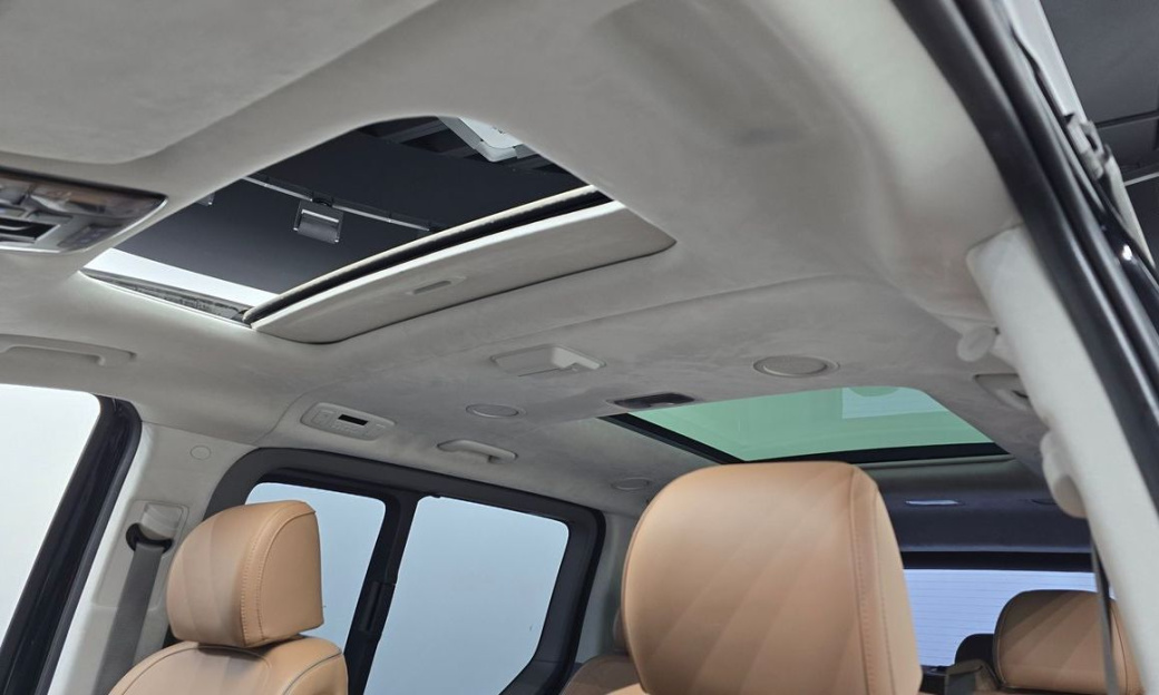 Hyundai Staria 4WD Lounge 9-Seater, 2022