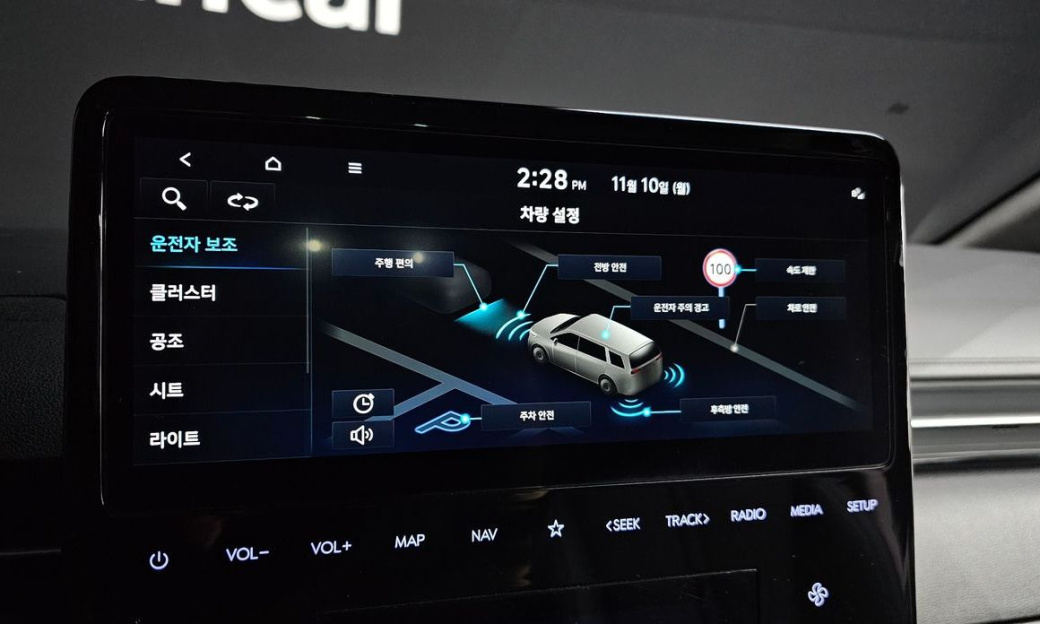 Hyundai Staria 4WD Lounge 9-Seater, 2022