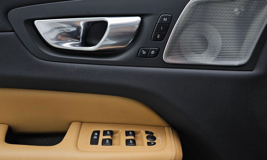 Volvo XC60 B6 Ultimate Bright, 2024