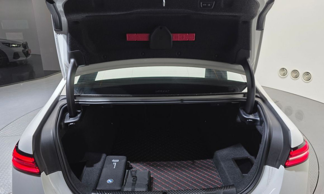BMW 5-Series 520i M Sport, 2025