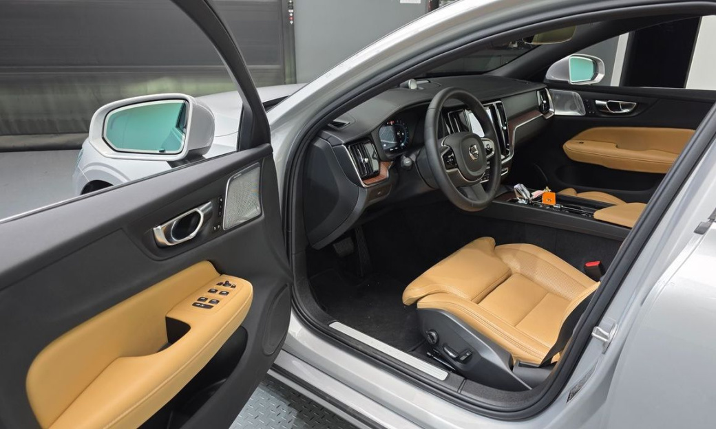 Volvo S60 B5 Ultimate Bright, 2023