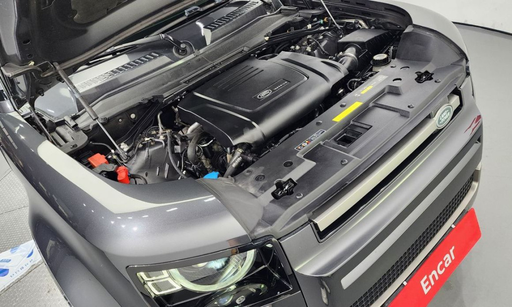 Land Rover Defender 110 P300 X-Dynamic SE, 2024