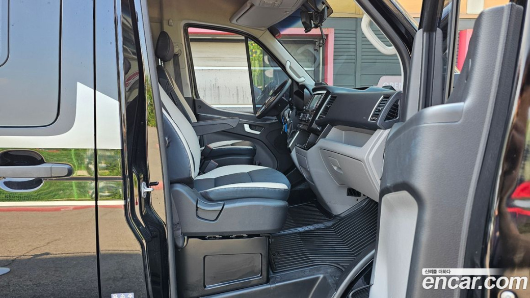 Hyundai Solati 15-seater, 2023