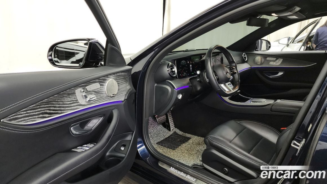Mercedes-Benz E-Class E350 4MATIC AMG Line, 2022
