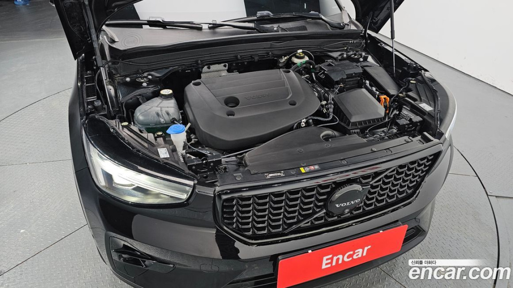 Volvo XC40 B4 Black Edition, 2025