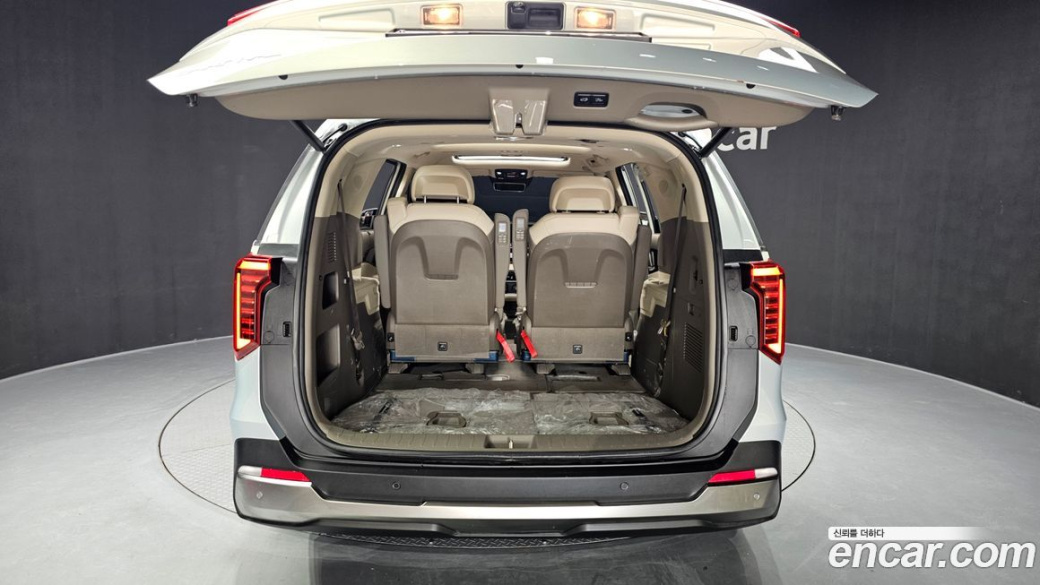 Kia Carnival 7-Seater Signature, 2024