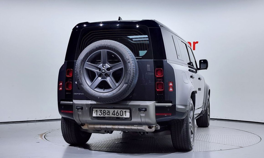 Land Rover Defender 110 P300 X-Dynamic SE, 2024