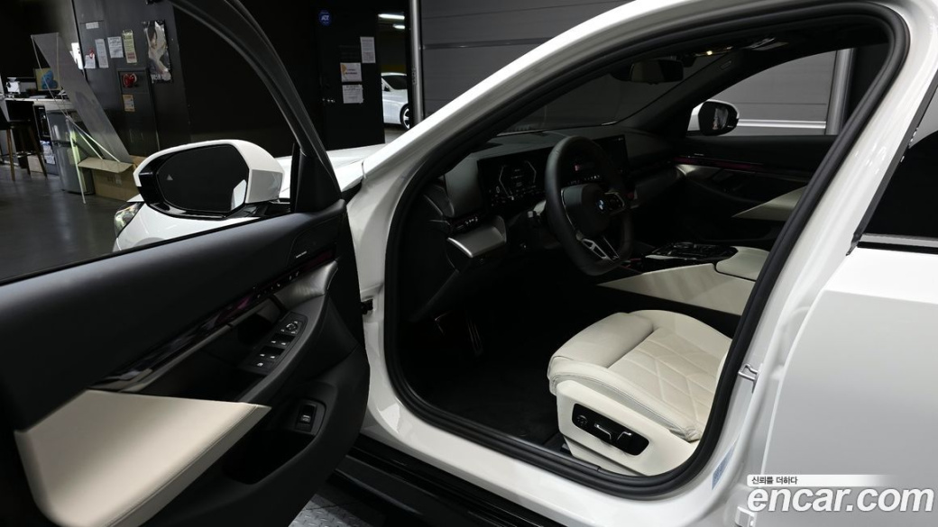 BMW 5-Series 520i M Sport, 2025