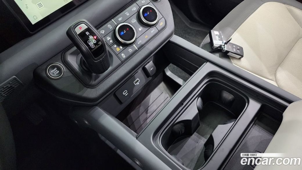 Land Rover Defender 110 P300 X-Dynamic SE, 2024