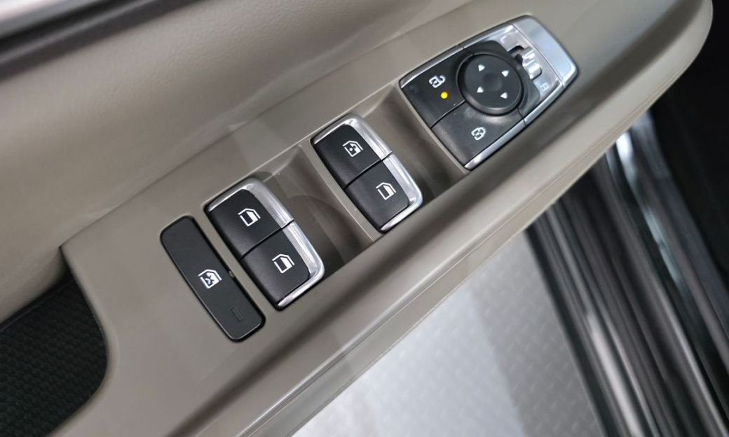 Kia Carnival 9-Seater Prestige, 2025