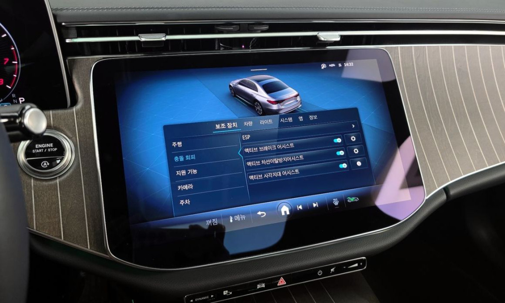 Mercedes-Benz E-Class E300 4MATIC Exclusive, 2025