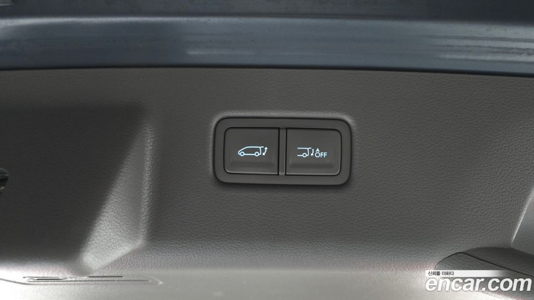 Hyundai Staria 4WD Lounge 7-Seater, 2023
