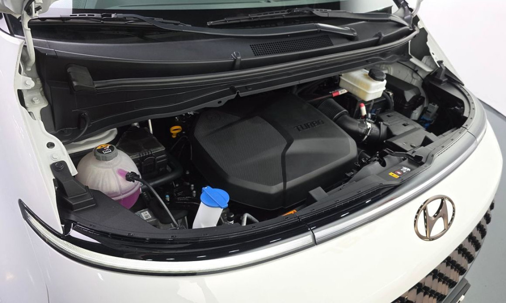 Hyundai Staria 2WD Camping Car, 2024