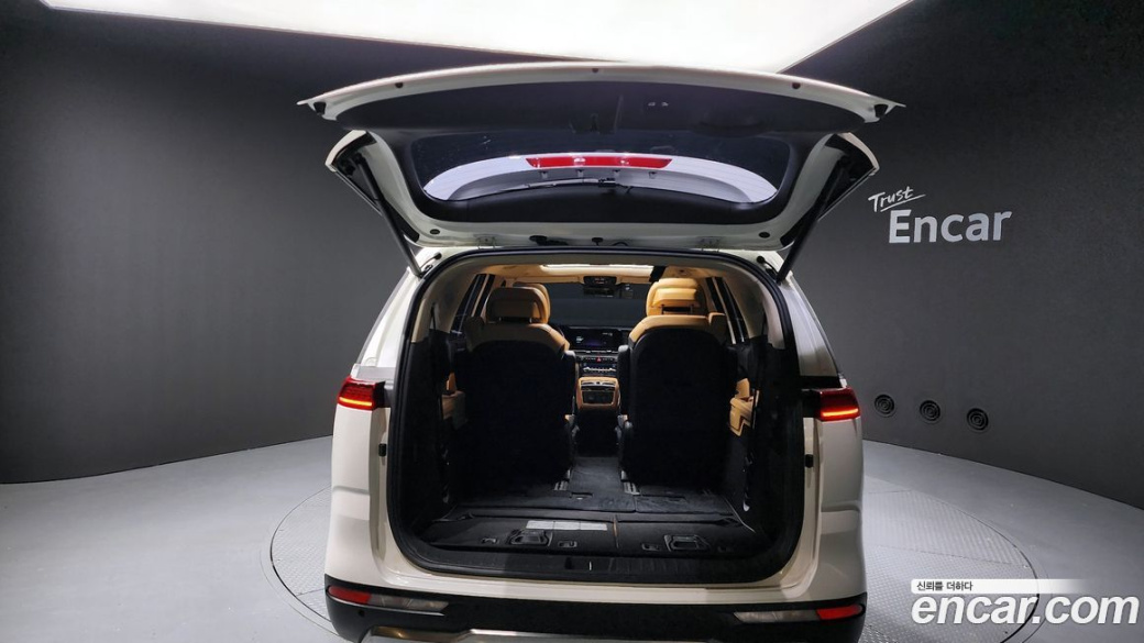Kia Carnival 7-Seater Signature, 2023