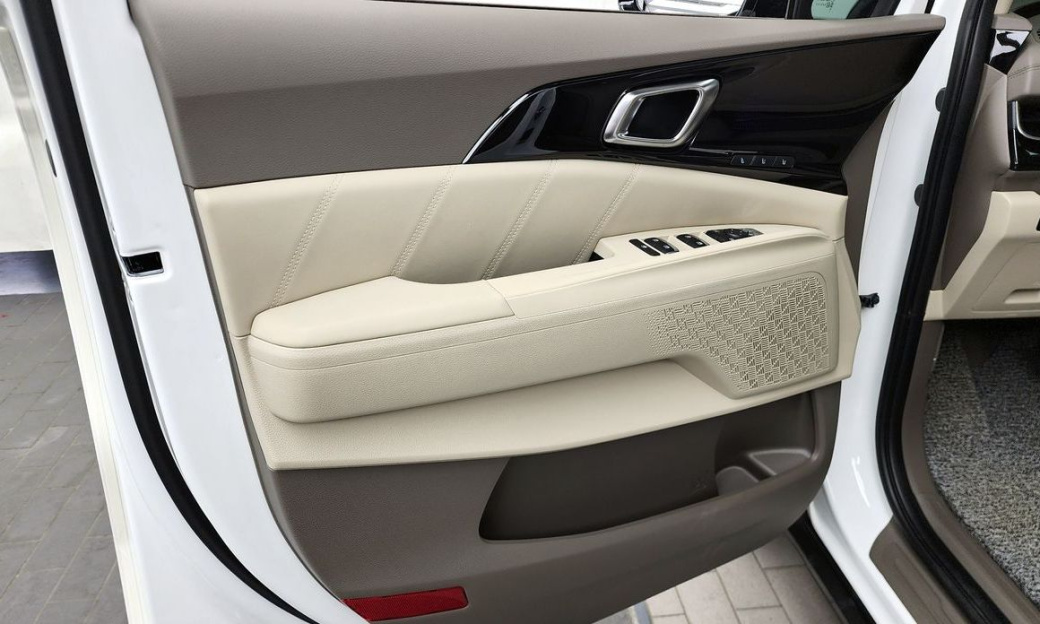 Kia Carnival 9-Seater Signature, 2025