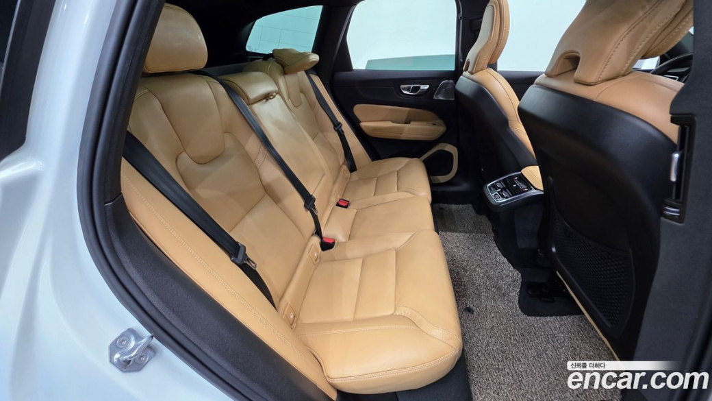 Volvo XC60 B5 Inscription, 2022