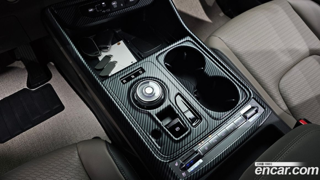 Kia Carnival 9-Seater Gravity, 2025