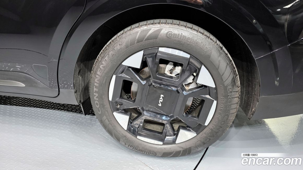 Kia Carnival 9-Seater Signature, 2024