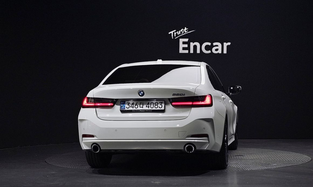 BMW 3-Series 320i, 2024