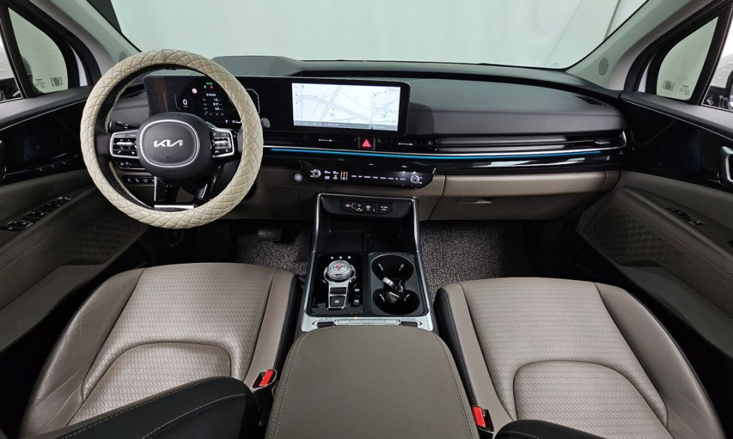 Kia Carnival 7-Seater Signature, 2024