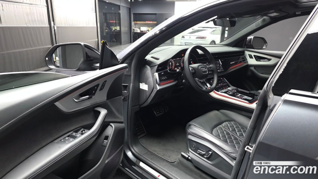 Audi Q8 55 TFSI Quattro Premium, 2023