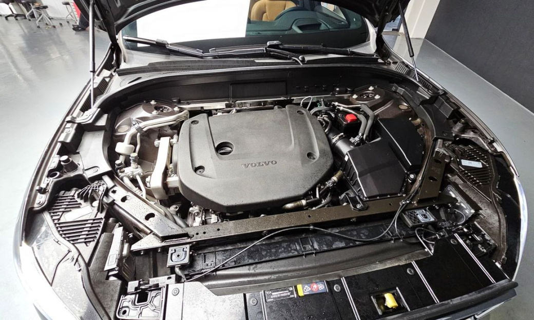 Volvo XC60 B6 Ultimate Bright, 2024