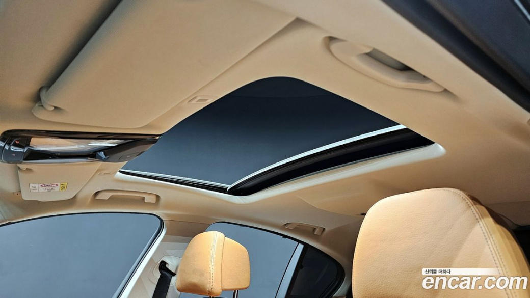 BMW 5-Series 520i Luxury, 2023