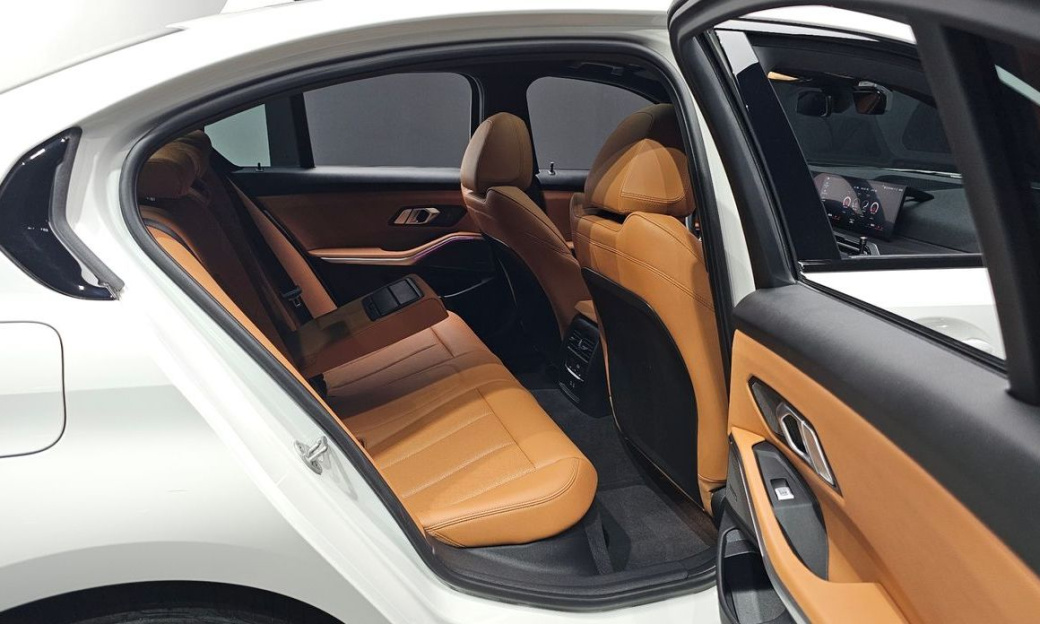 BMW 3-Series 320i M Sport, 2024