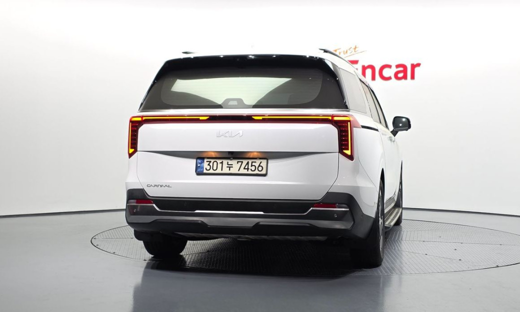 Kia Carnival 7-Seater Signature, 2024