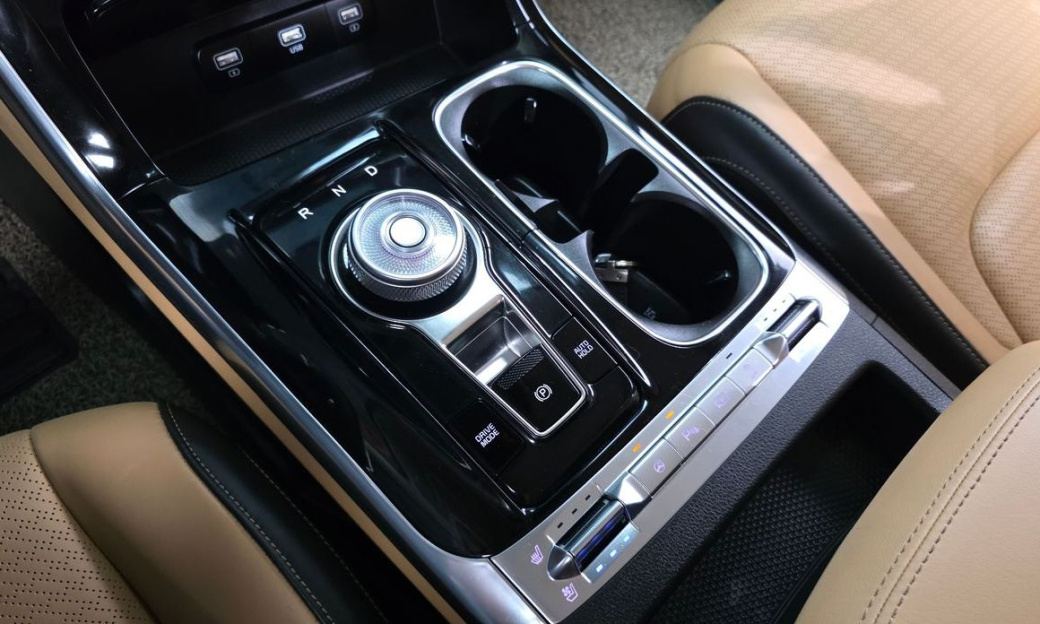 Kia Carnival 7-Seater Signature, 2023