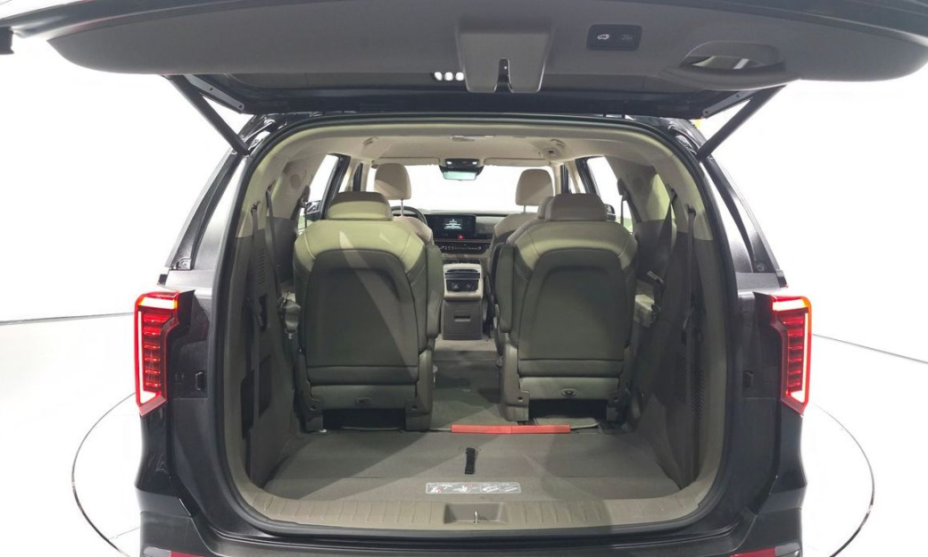 Kia Carnival 9-Seater Gravity, 2025