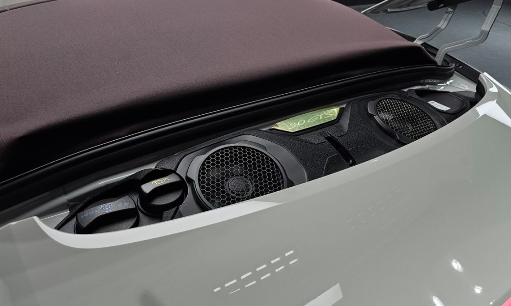 Porsche 911 Carrera 4 GTS Cabriolet, 2023