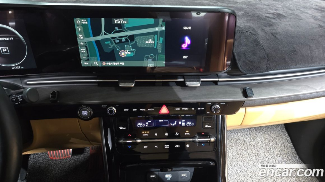 Kia Carnival 7-Seater Outdoor, 2023