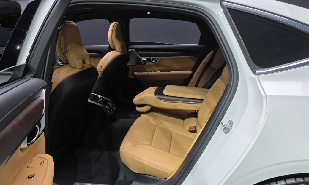 Volvo S90 B6 AWD Ultra Bright, 2023