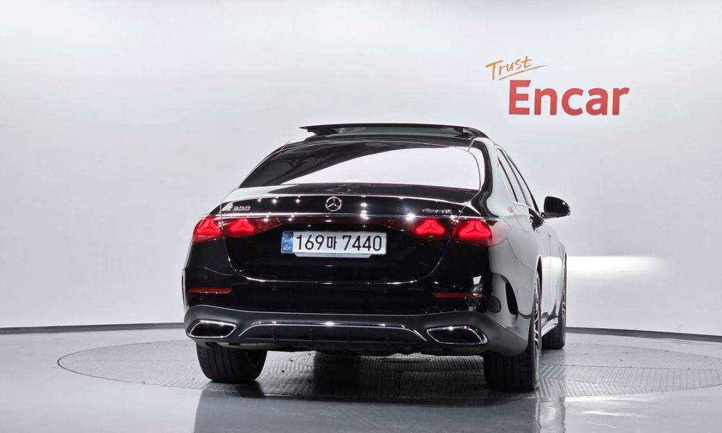 Mercedes-Benz E-Class E300 4MATIC AMG Line, 2025