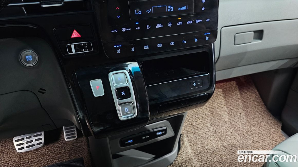 Hyundai Staria 4WD Lounge 7-Seater, 2023