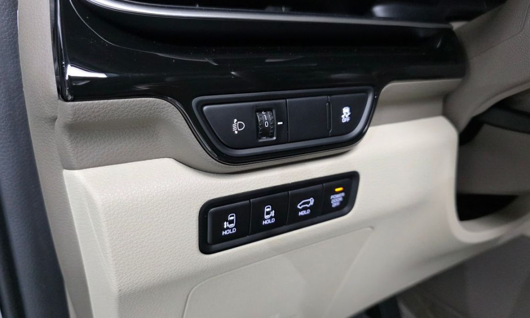 Kia Carnival 9-Seater Gravity, 2025