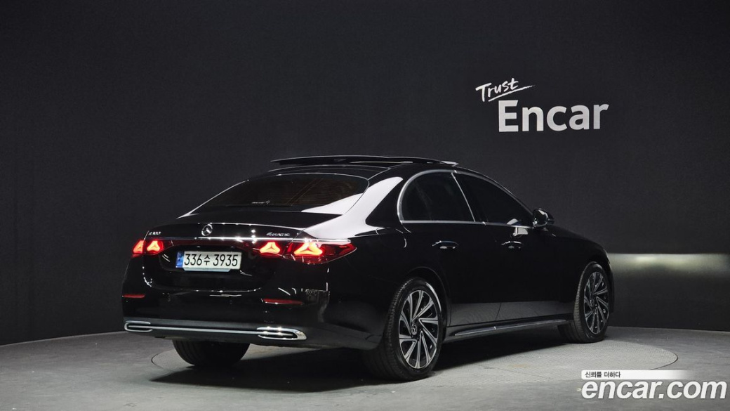 Mercedes-Benz E-Class E300 4MATIC Exclusive, 2024