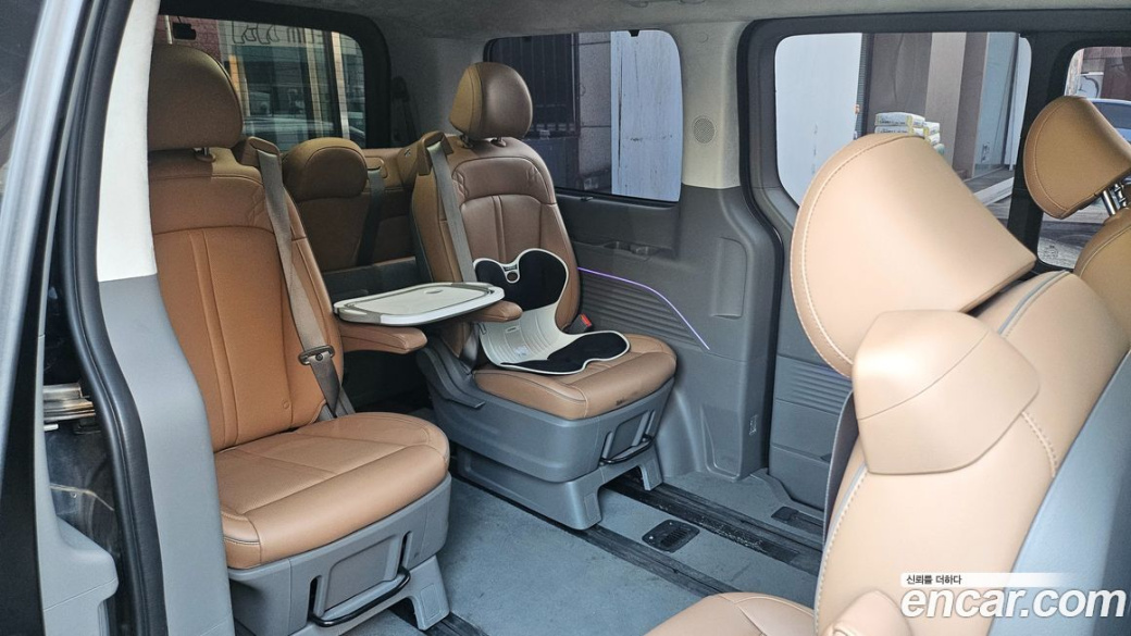 Hyundai Staria 4WD Lounge 9-Seater, 2023