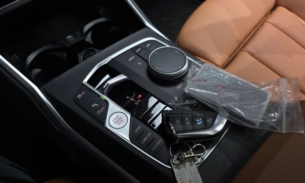 BMW 3-Series 320i, 2024