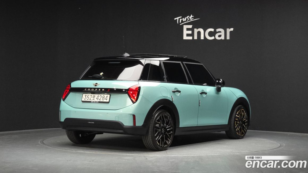 Mini Cooper 5 Door Favoured, 2025