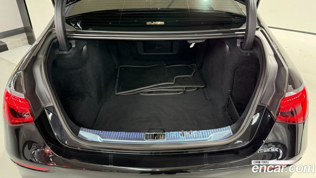 Mercedes-Benz S-Class S350 d, 2023