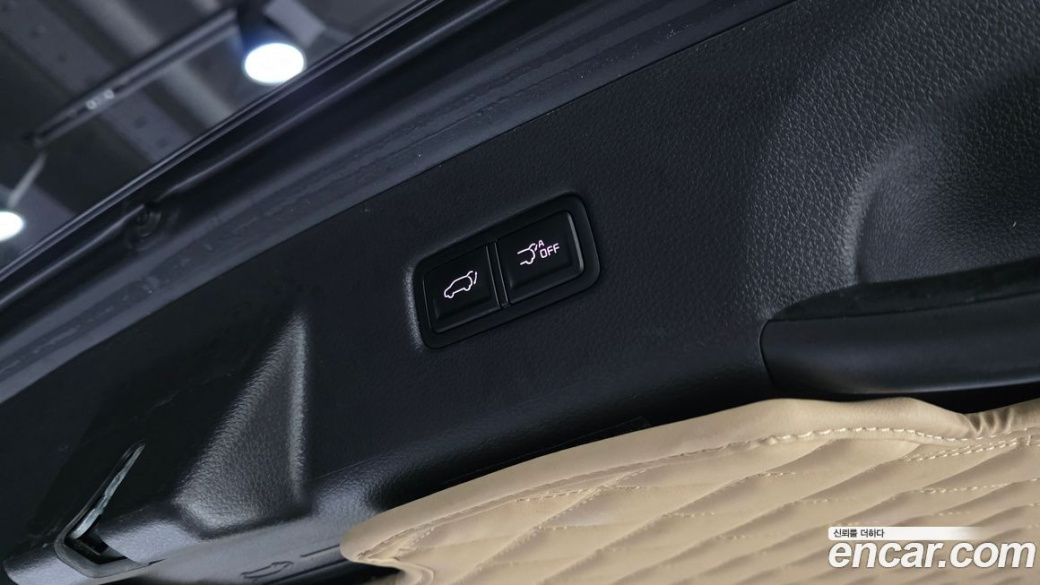 Kia Carnival 7-Seater Outdoor, 2022