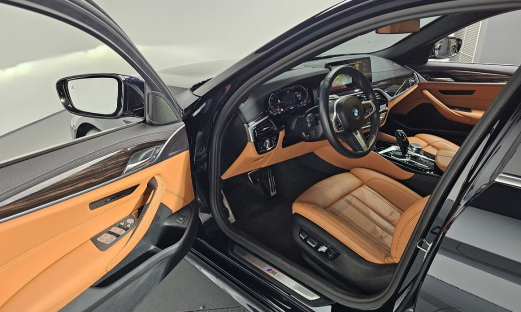 BMW 5-Series 520i M Sport, 2022